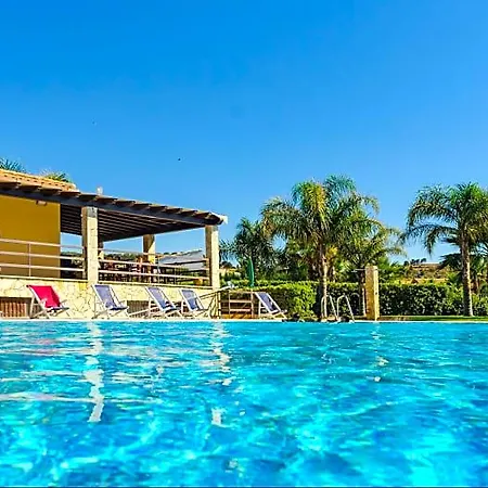 Hydria Aparthotel 3*