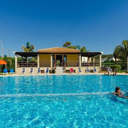 Hydria Aparthotel 4*
